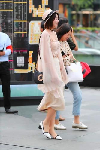 两个黑人挺进校花体内np